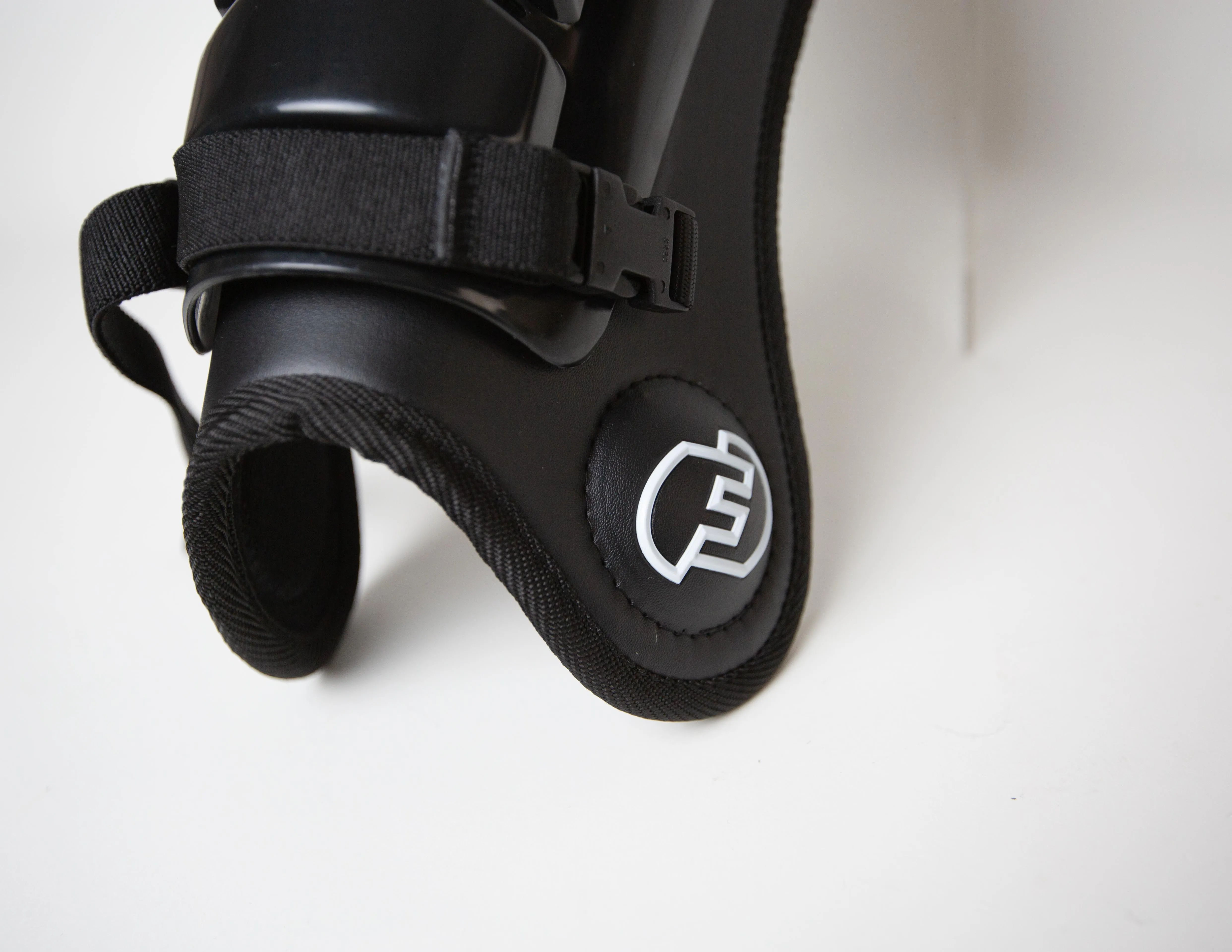 SALE!! Unequal Force3 Leg Guards